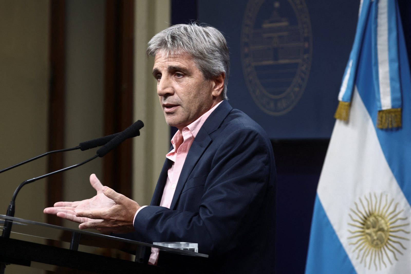 El Gobierno coloco USD 300 millones en bonos pero no libero pesos al mercado