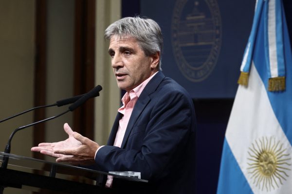 El Gobierno coloco USD 300 millones en bonos pero no libero pesos al mercado