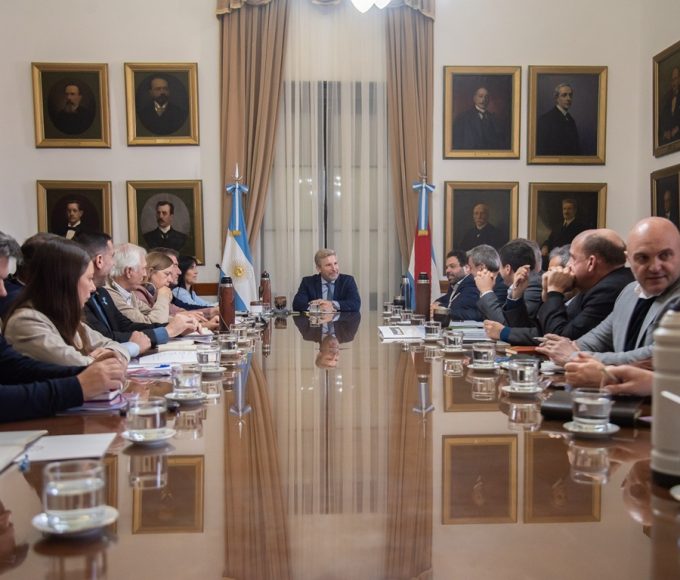 Frigerio interviene en Granja Tres Arroyos: mesa especial para salvar empleos