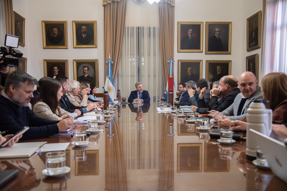 Frigerio interviene en Granja Tres Arroyos: mesa especial para salvar empleos