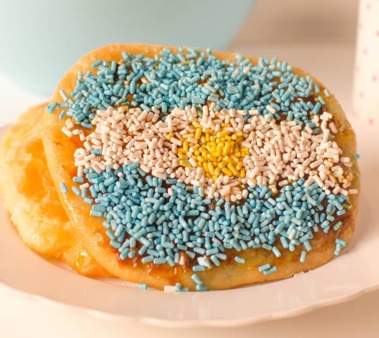 La bronca de una ex concejal peronista por las tortas fritas del 25 de Mayo