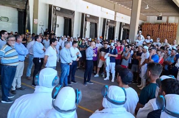 Frigerio interviene en la crisis de Granja Tres Arroyos: 900 empleos en riesgo