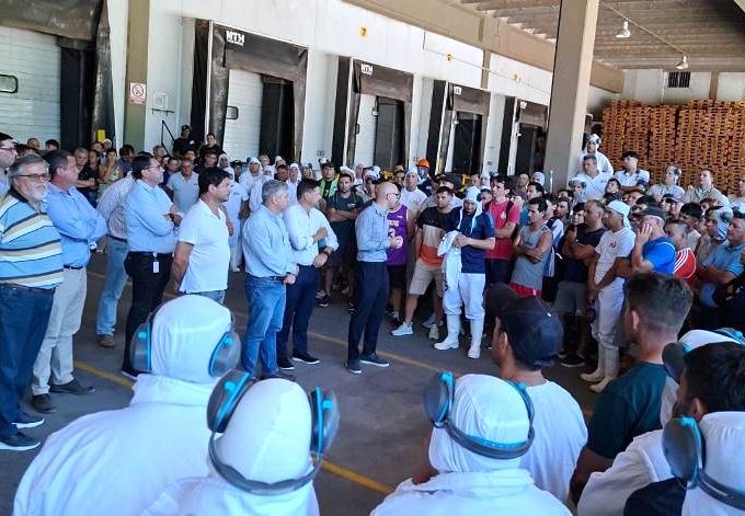 Frigerio interviene en la crisis de Granja Tres Arroyos: 900 empleos en riesgo