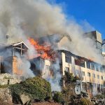 Incendio en histórico hotel de Bariloche: se descontroló una quema de hojas
