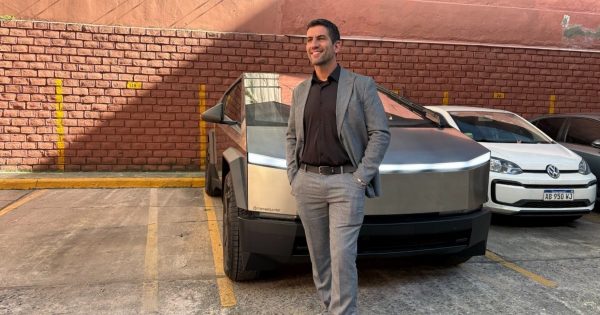 "Sería hipócrita comprarme un auto de baja gama": la defensa del diputado del Tesla