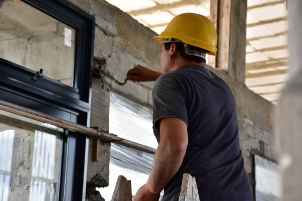 La industria y construcción se desplomaron 2,8% en abril: el golpe que duele