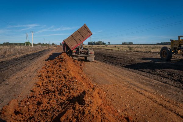Siete empresas compiten por mejorar caminos rurales en Entre Ríos