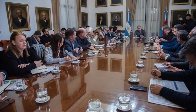 Frigerio acelera las reformas: 30 obras en marcha y guerra a la burocracia