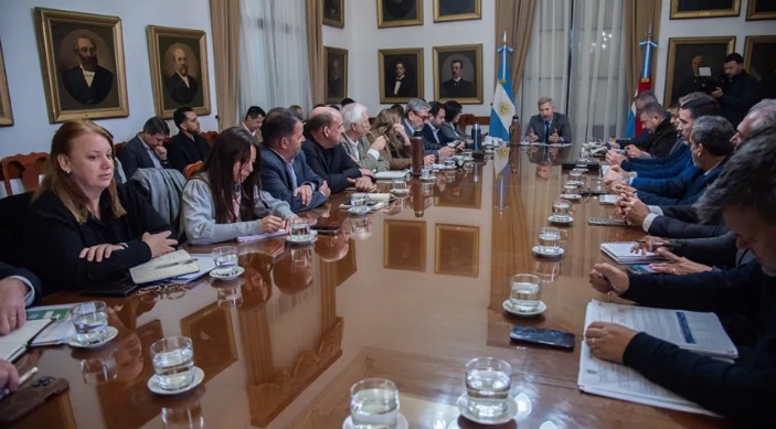 Frigerio acelera las reformas: 30 obras en marcha y guerra a la burocracia