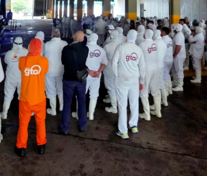 Granja Tres Arroyos pide US$ 8 millones y ofrece vales de $25.000: el rechazo sindical