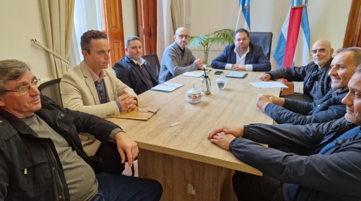Frigerio refuerza la ayuda a trabajadores de Granja Tres Arroyos tras el fracaso