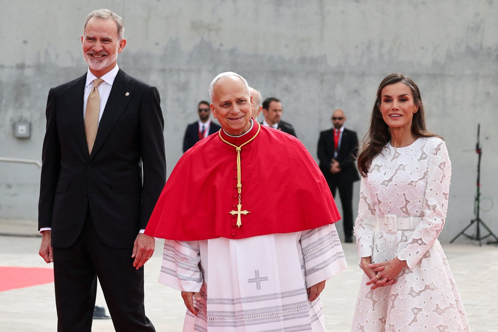 León XIV llegó a Madrid: el papa ya está en España para su visita histórica