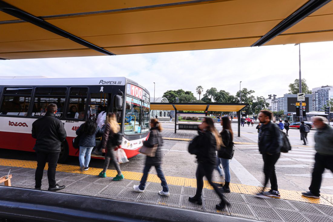 Colectivos del AMBA: nuevo aumento del 2% desde este lunes