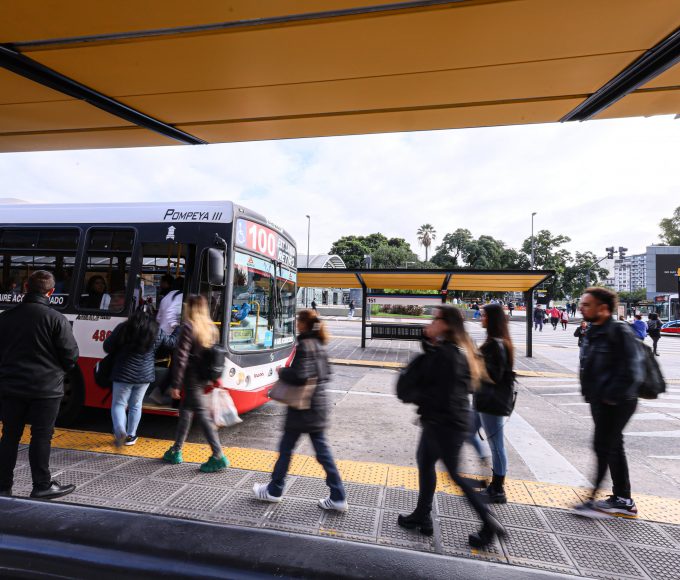 Colectivos del AMBA: nuevo aumento del 2% desde este lunes