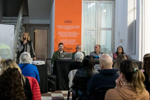 El ciclo Pensar Paraná 2026 despertó la curiosidad de los vecinos