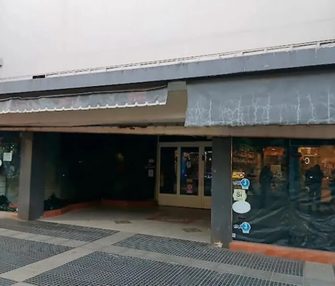 Treinta años y un techo que se derrumbó: cerró Q'Bien en la peatonal de Paraná