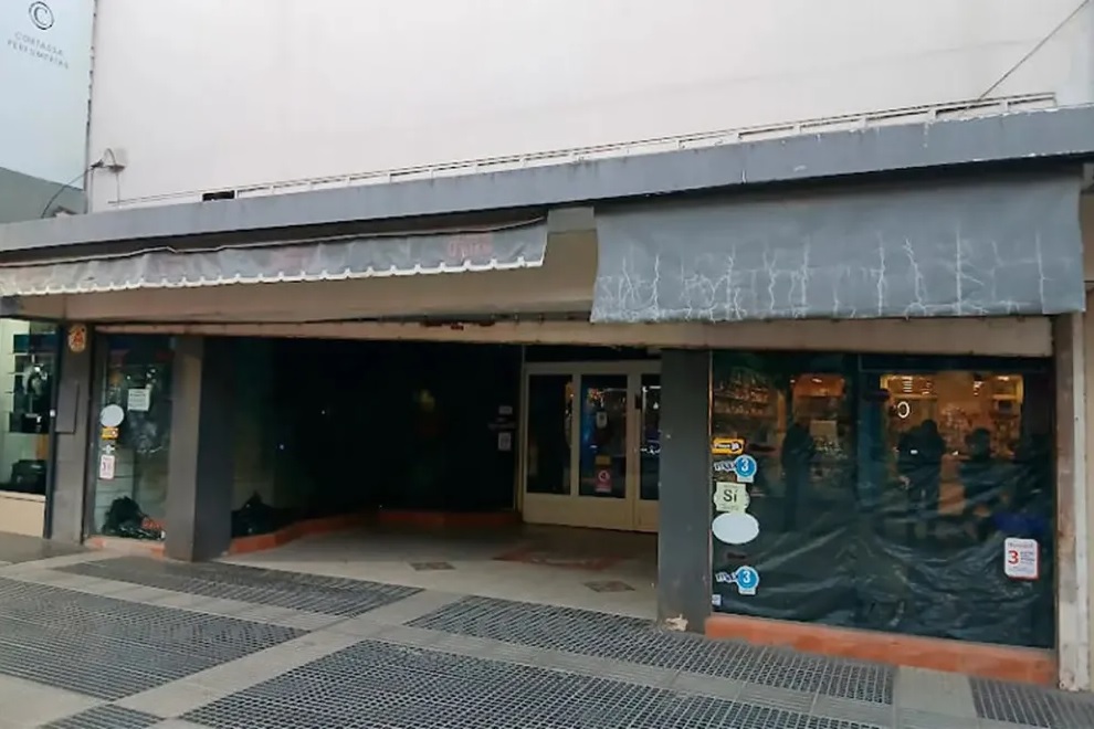 Treinta años y un techo que se derrumbó: cerró Q'Bien en la peatonal de Paraná