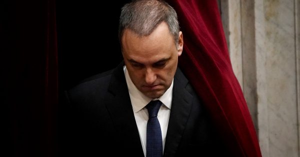 Adorni en la cuerda floja: el PRO y la UCR definen su suerte
