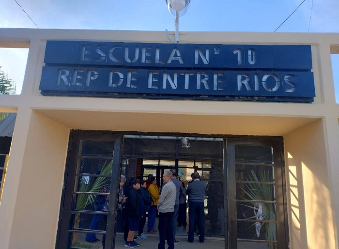 "Queremos dar clases, pero en condiciones dignas": el reclamo que sacude la Secundaria N° 10