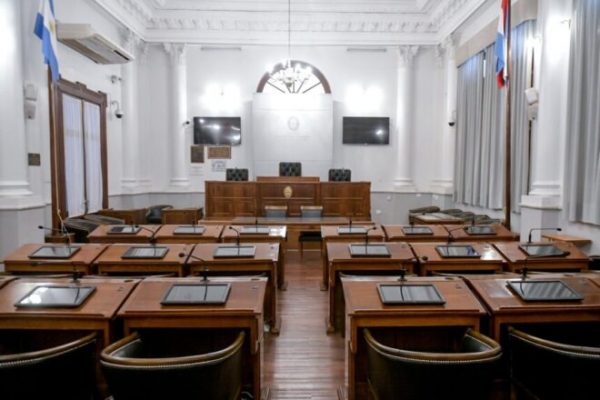 Frigerio acelera la reforma previsional: el Senado citó a Bagnat y los gremios