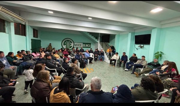 Cresto reunió dirigentes en ATE: "Familias que no llegan y jóvenes sin futuro"