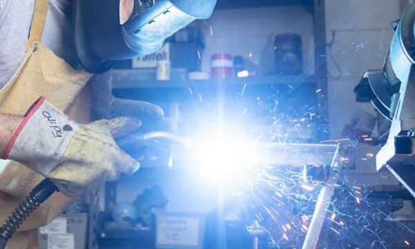 Se perdieron más de 5.000 empleos industriales en marzo: textil y automotriz, los más golpeados