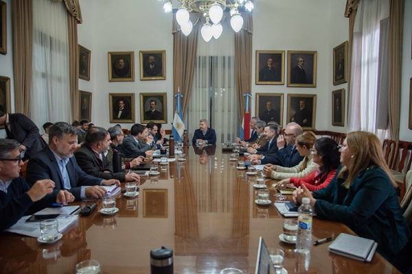 Frigerio acelera el rescate de Granja Tres Arroyos: ¿se salvan 400 empleos?