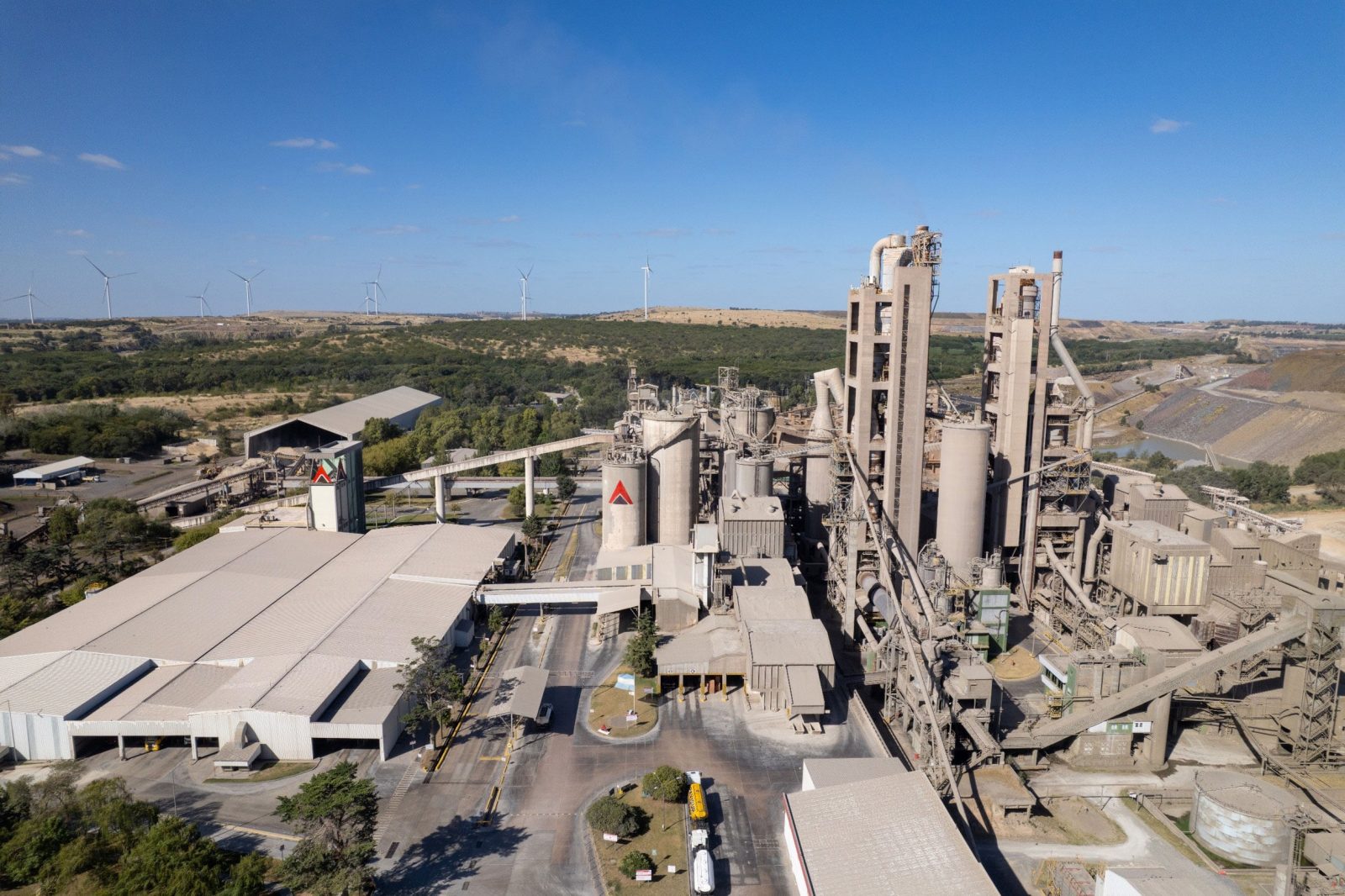El movimiento que sorprendió en plena crisis: Cementos Avellaneda compra Protex