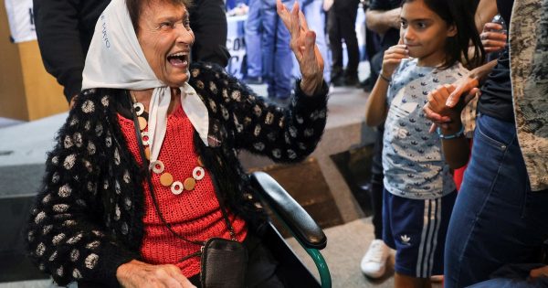 Murió Taty Almeida, la presidenta de Madres de Plaza de Mayo que nunca bajó los brazos