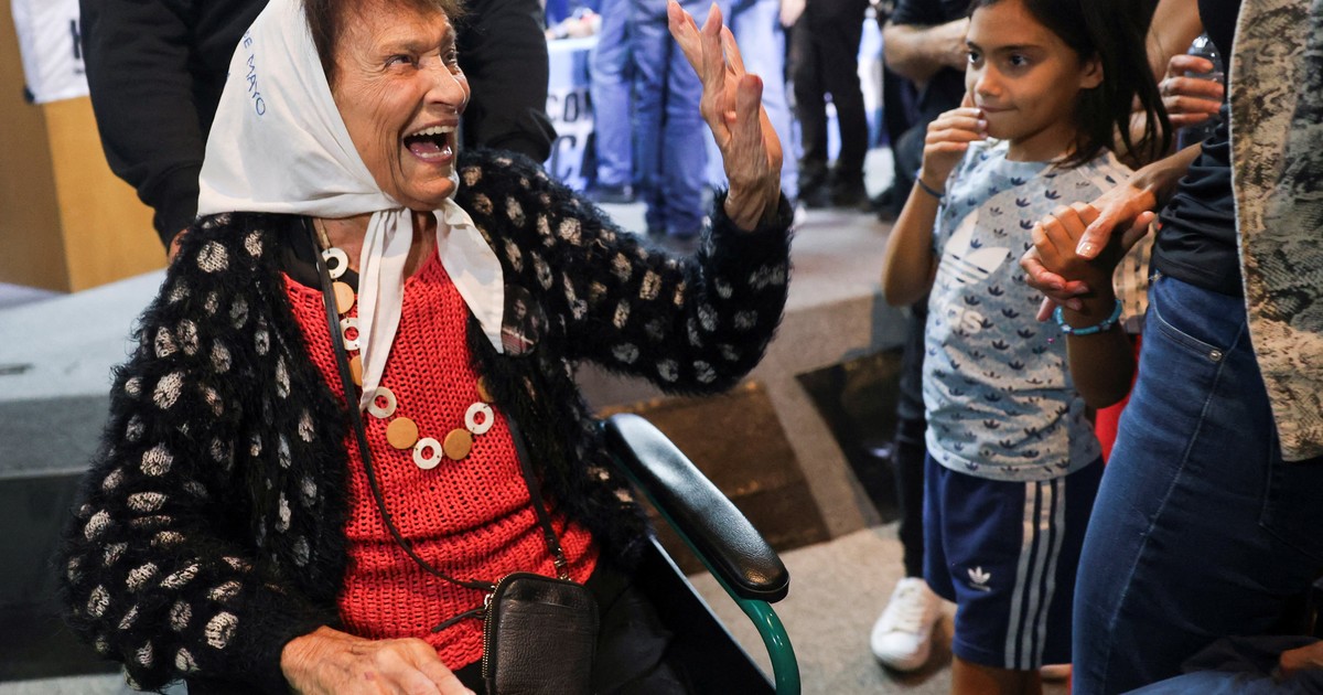 Murió Taty Almeida, la presidenta de Madres de Plaza de Mayo que nunca bajó los brazos