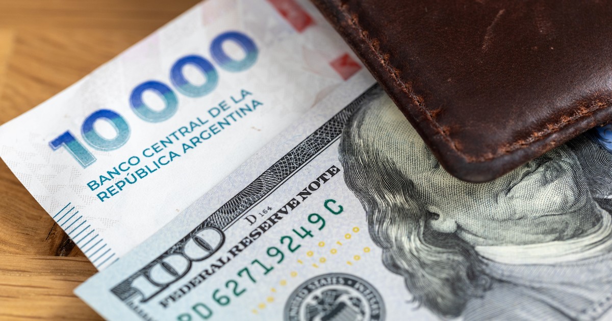El dólar arrancó junio con suba y pone en jaque el carry trade