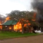 Seis cabañas destruidas por un incendio en Colón: pérdidas totales