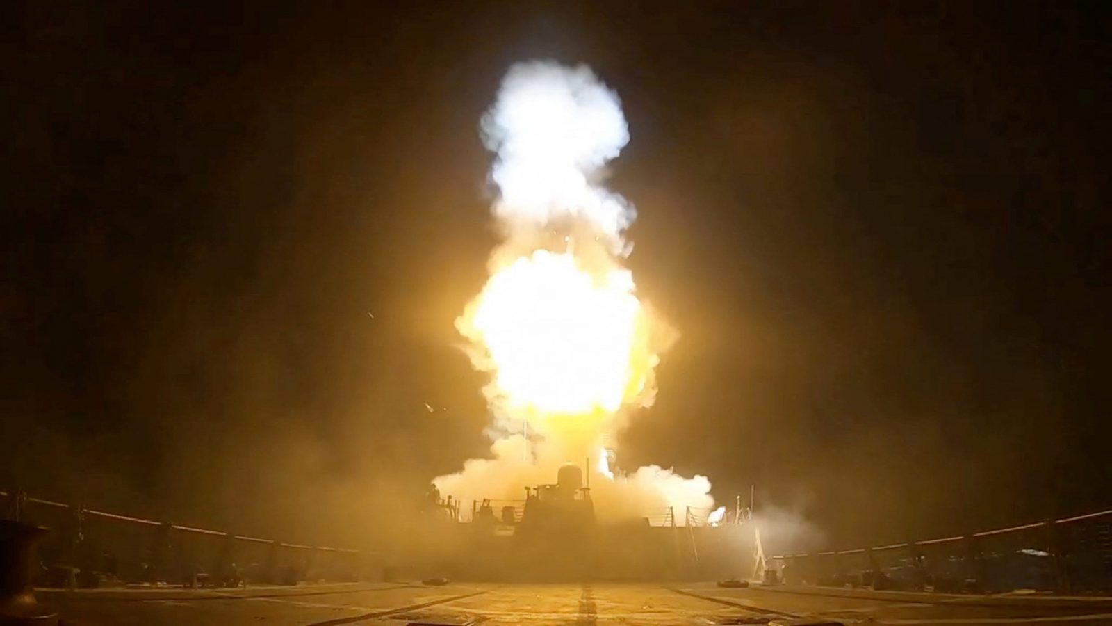 Nueve noches seguidas: EE.UU. bombardea Irán y ya hay militares muertos