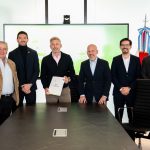 El Gobierno firmó un acuerdo con Salesforce para llevar IA al Estado