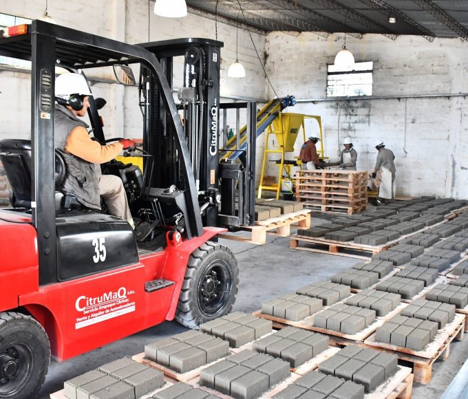 Concordia tiene planta propia de adoquines y apunta a 4 cuadras por mes