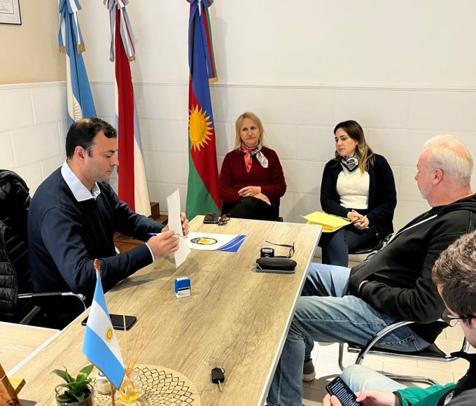 Puerto Yeruá firmó el contrato para garantizar agua potable por 30 años