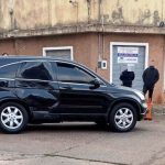 Choque entre camioneta y auto dejó un lesionado