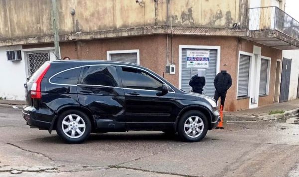 Choque entre camioneta y auto dejó un lesionado