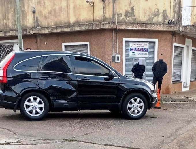 Choque entre camioneta y auto dejó un lesionado