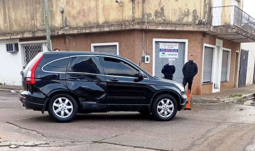 Choque entre camioneta y auto dejó un lesionado
