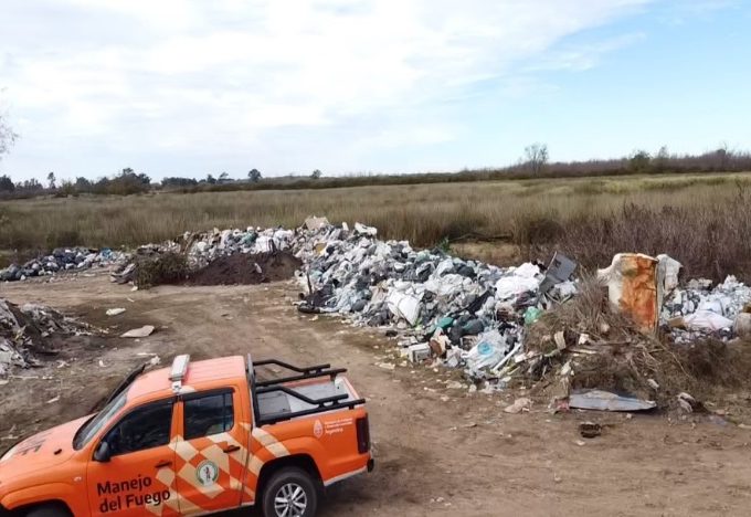 Frenaron un vertedero en Islas del Ibicuy por presuntas infracciones en área protegida