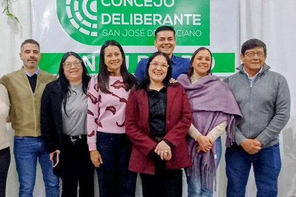 Concejales de Feliciano cruzan a la senadora Domínguez por la reforma previsional