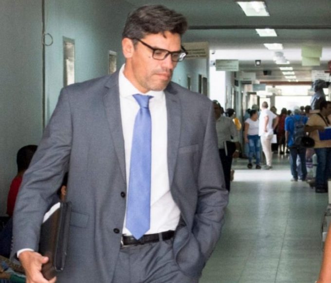El fiscal Aramberry se salvó por 4 a 3, pero las sombras no se van