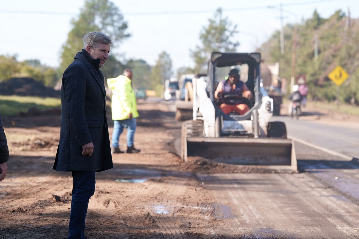 Frigerio recorrió obras en las rutas 4 y 22 del departamento Concordia