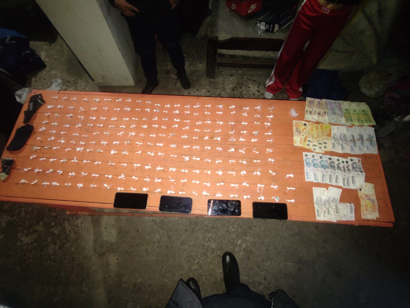 Buscaban amenazas y encontraron cocaína: tres detenidos en Concordia