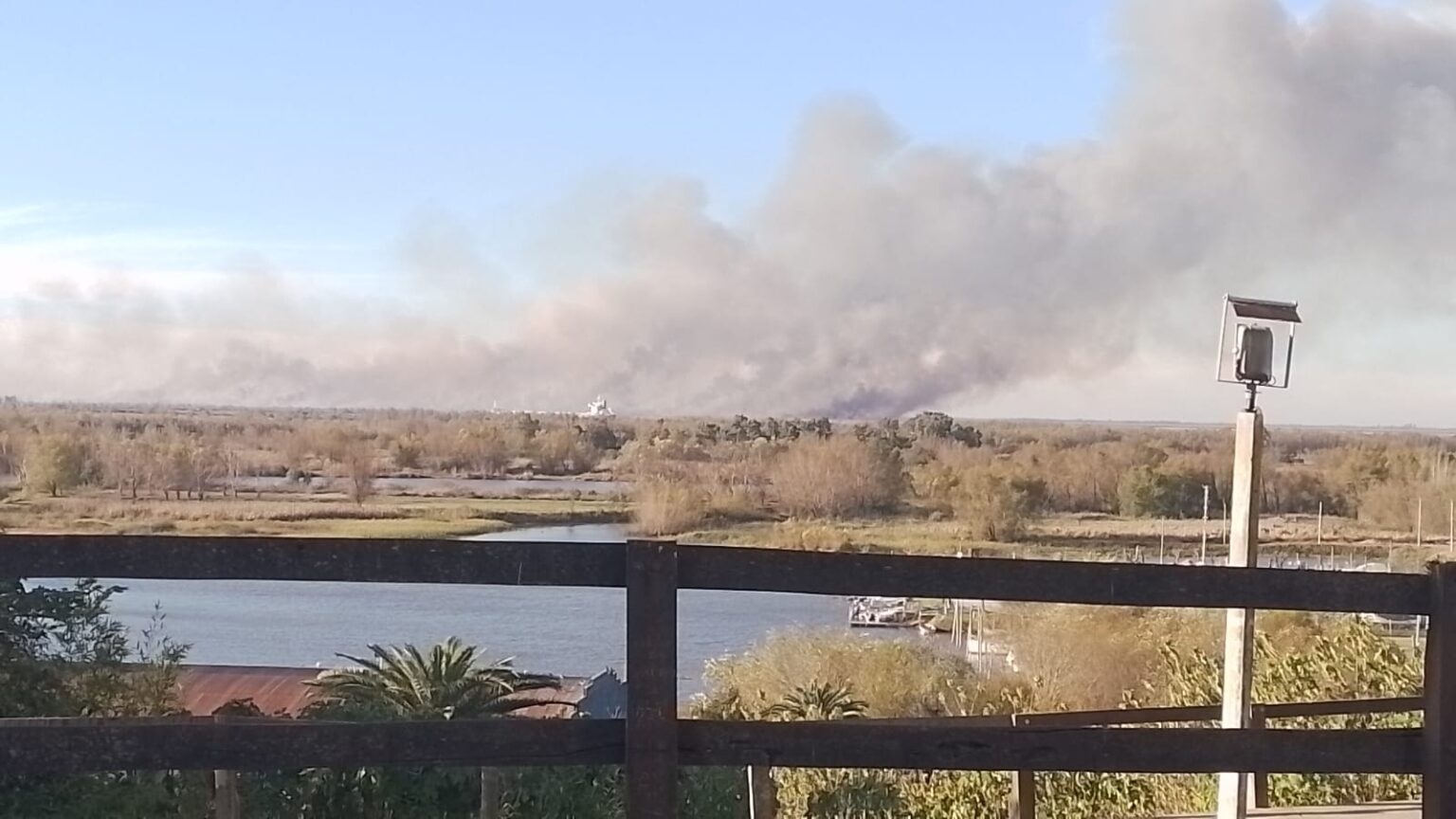 Incendios en el Delta: brigadistas entrerrianos y posibles quemas intencionales