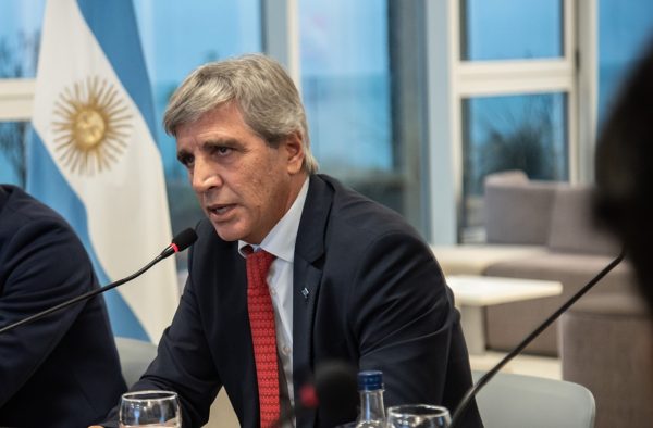 La Bolsa de Entre Ríos le pidió a Caputo que baje las tasas y reactive el consumo