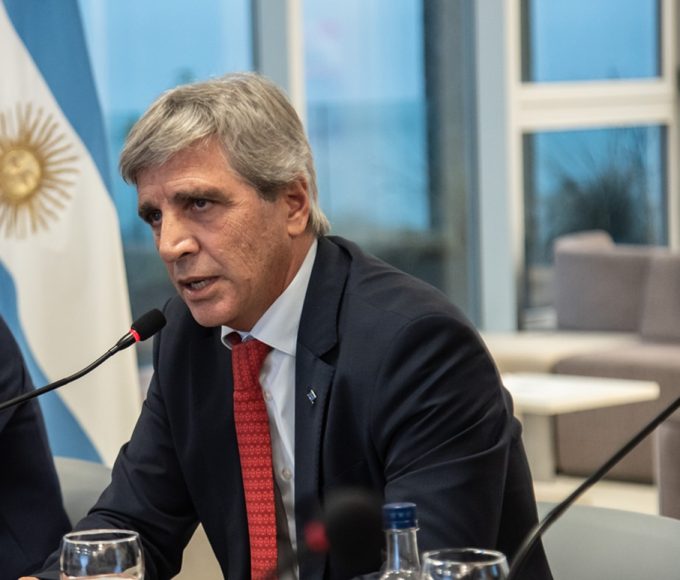 La Bolsa de Entre Ríos le pidió a Caputo que baje las tasas y reactive el consumo