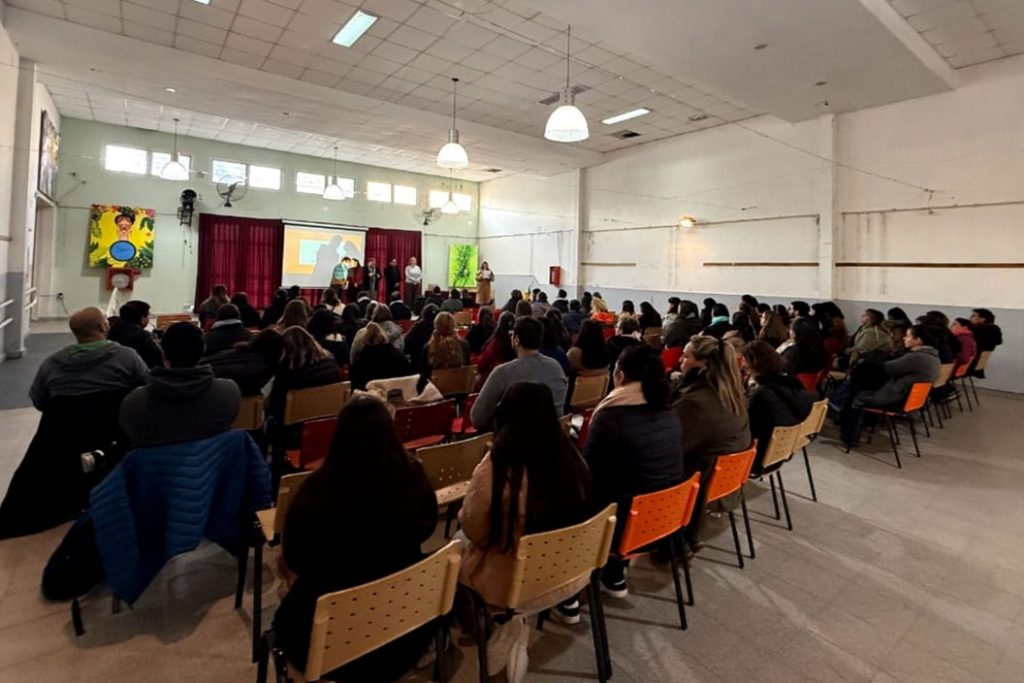 248 docentes de secundaria se capacitaron en tres ciudades entrerrianas