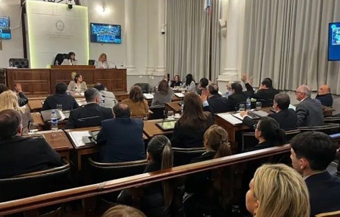 Con tensión en la calle y dos votos del PJ, el Senado aprobó la reforma jubilatoria